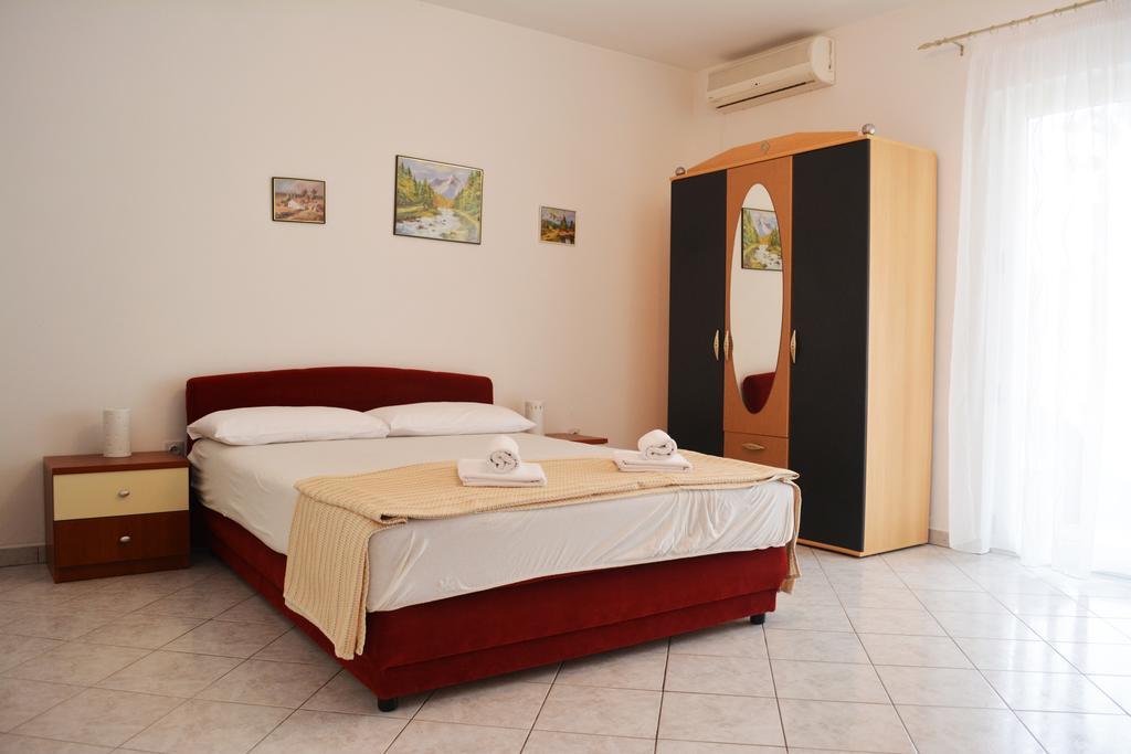 Appartement Suz-Ana à Trogir Extérieur photo